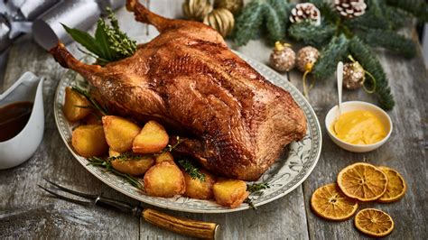 The cooked goose - Georgie from Jamie Oliver's Food Team shows you how to get the most out of your festive fowl.Watch part 2 here http://youtu.be/CN6sFf83EcsFor more nutrition ...